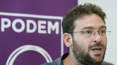 Albano Dante Fachin habla con los medios en una rueda de prensa