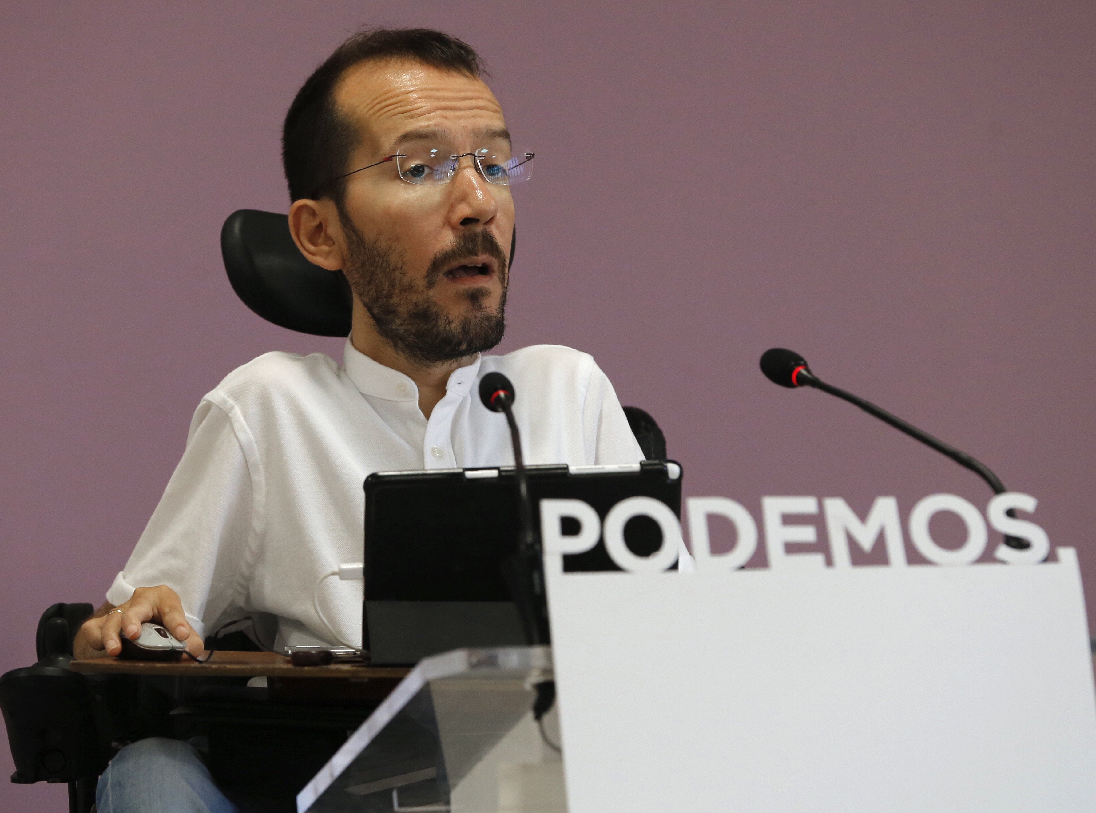 Podemos considera de "vergüenza ajena" la respuesta de Rajoy: "¿Nos toma por tontos?" Podemos considera de "vergüenza ajena" la respuesta de Rajoy: "¿Nos toma por tontos?"
