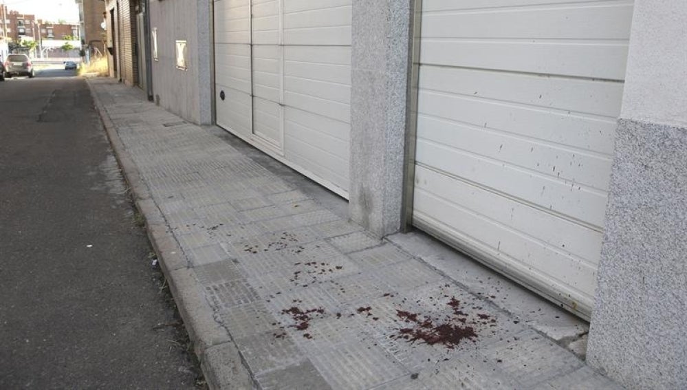 Manchas de sangre en una calle de Salamanca