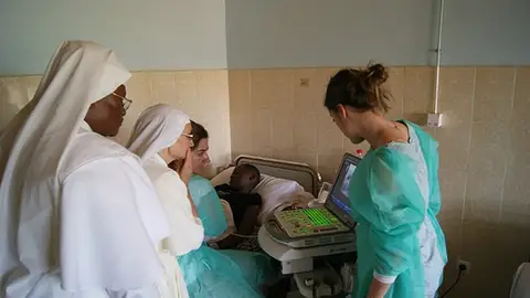 Imagen del hospital de Camerún en el que COEM desarrolla su proyecto. Imagen del hospital de Camerún en el que COEM desarrolla su proyecto.