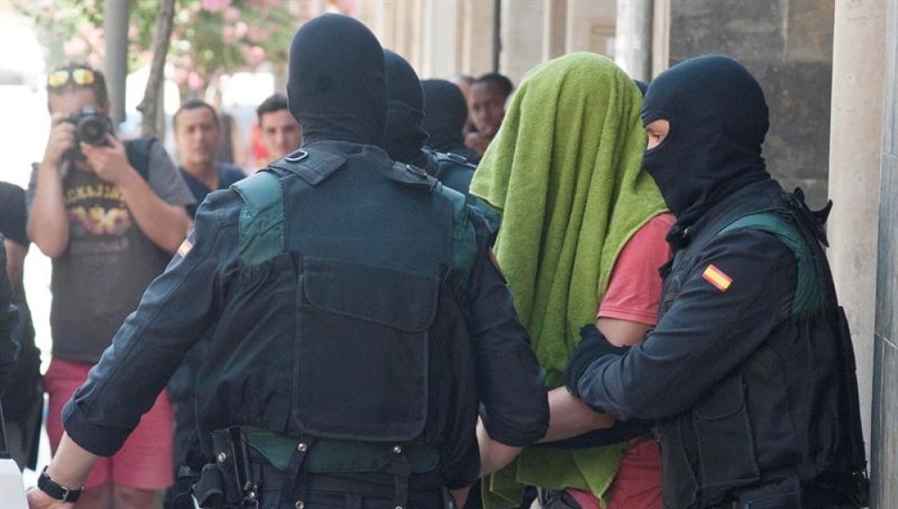 La Policía, con uno de los detenidos en Girona por presunta vinculación con Daesh