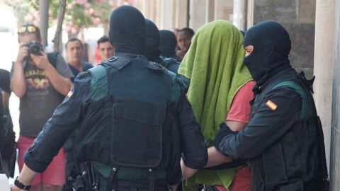 La Polic&iacute;a, con uno de los detenidos en Girona por presunta vinculaci&oacute;n con Daesh