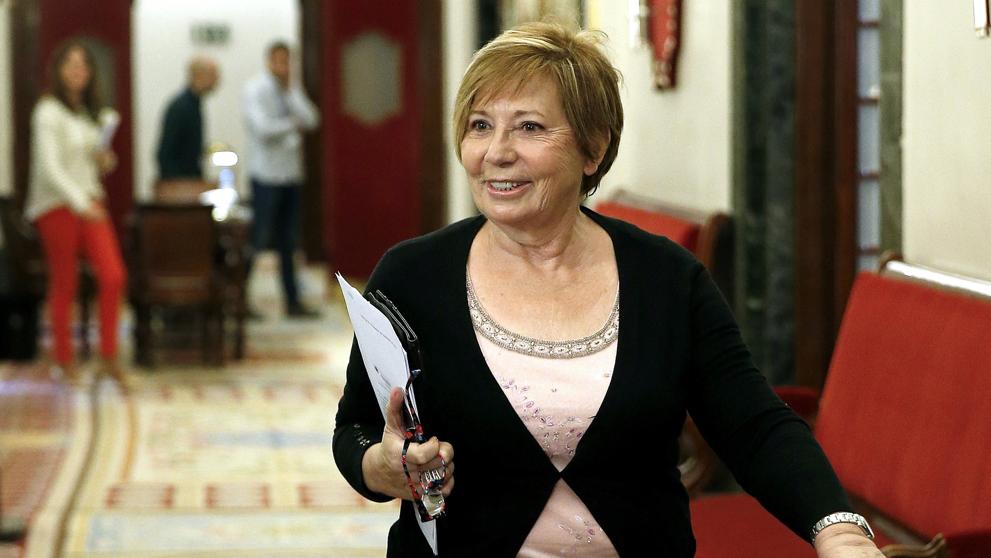 Celia Villalobos, sobre Moix: "A lo mejor queremos dirigentes pobres de solemnidad sin derecho a tener nada" Celia Villalobos, sobre Moix: "A lo mejor queremos dirigentes pobres de solemnidad sin derecho a tener nada"