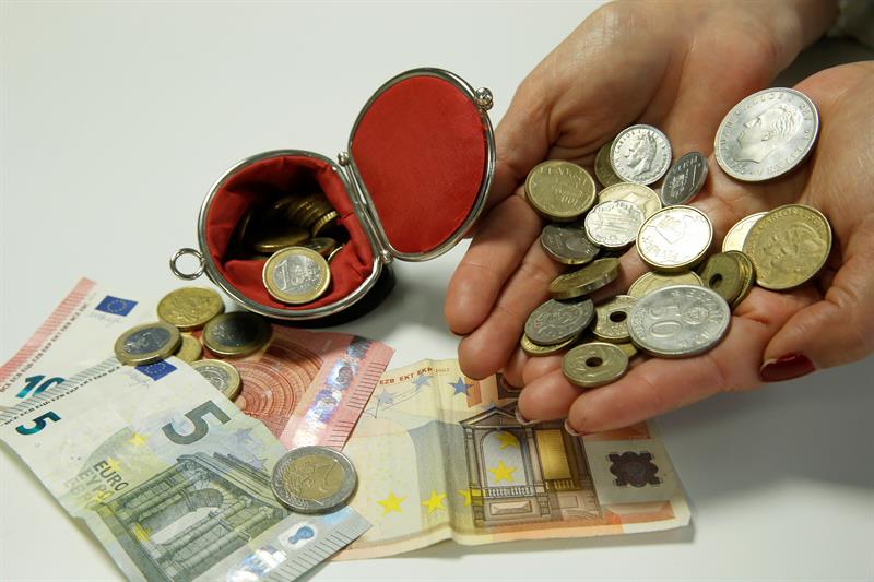 La riqueza financiera de las familias españolas cae el 2% hasta junio La riqueza financiera de las familias españolas cae el 2% hasta junio