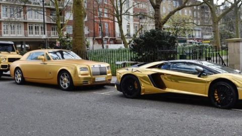 Golden Cars de lujo en plena calle