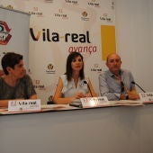 La gerent de Tots Units, Charo Castelló, la regidora d'Economia, María Dolores Parra i el president de l'entitat, Enric Reverter.