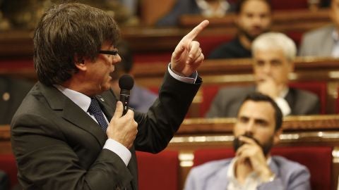 Carles Puigdemont, en el Parlament de Catalu&ntilde;a