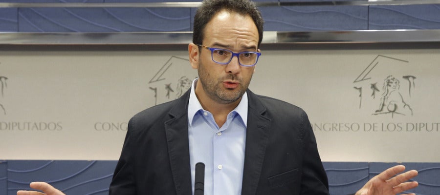 Antonio Hernando durante una rueda de prensa en el Congreso Antonio Hernando durante una rueda de prensa en el Congreso