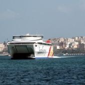 Uno de los ferries que unen Ceuta con la Península