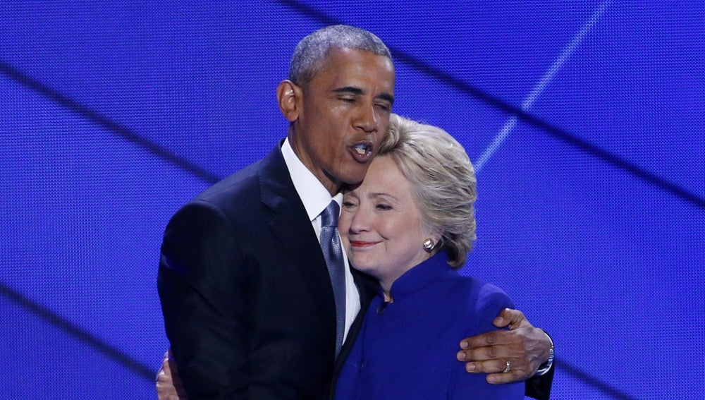 Obama arropa a Clinton: "Nunca hubo nadie más preparado que ella para presidir EEUU" Obama arropa a Clinton: "Nunca hubo nadie más preparado que ella para presidir EEUU"