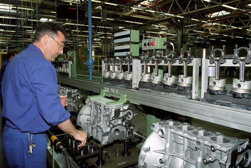 Elena Lluch: "Esto hace que siga habiendo sector de automoción para muchos años" Elena Lluch: "Esto hace que siga habiendo sector de automoción para muchos años"