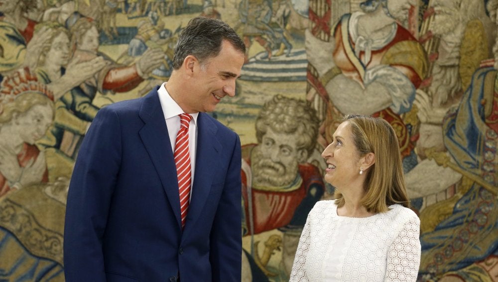 Ana Pastor junto al Rey Felipe VI