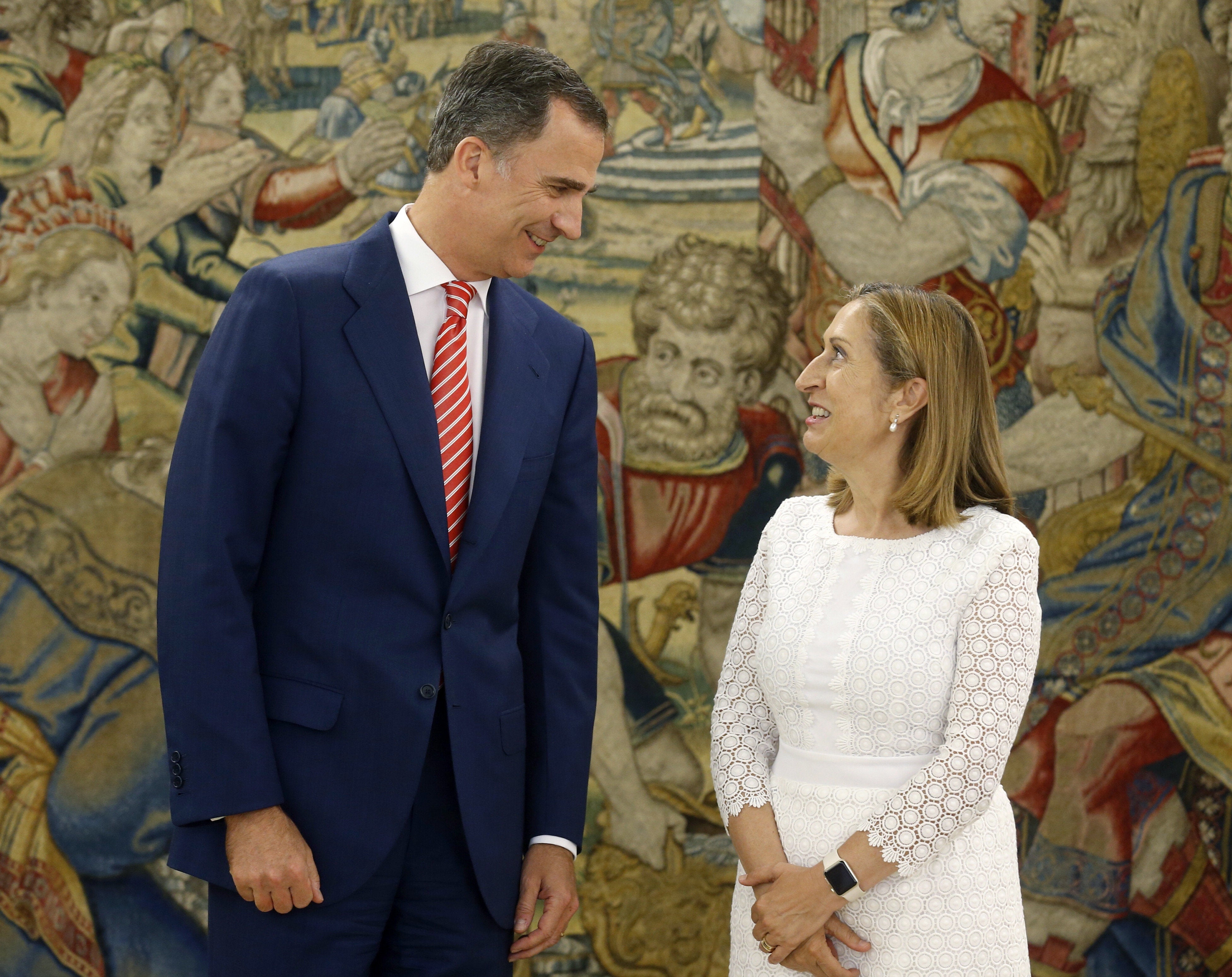 El Rey recibe este lunes a Ana Pastor para que le comunique oficialmente la investidura fallida de Rajoy El Rey recibe este lunes a Ana Pastor para que le comunique oficialmente la investidura fallida de Rajoy