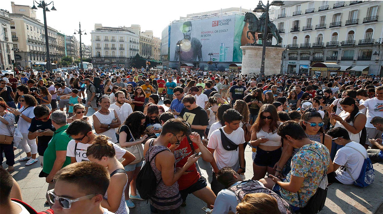 La quedada Pokémon Go en la Puerta del Sol bate récords con más de 3.000 entrenadores La quedada Pokémon Go en la Puerta del Sol bate récords con más de 3.000 entrenadores