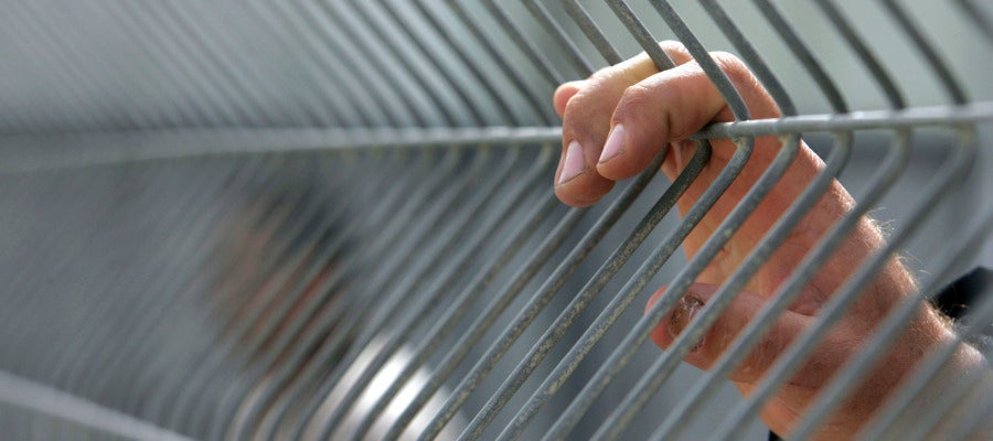 Un hombre en una celda Un hombre en una celda