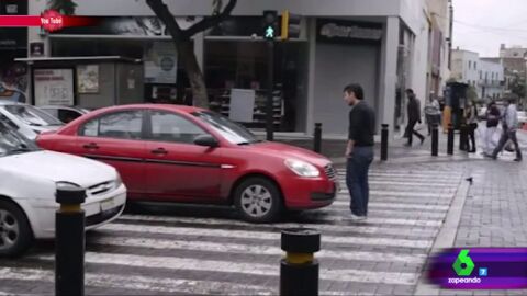 Frame 64.42633 de: Anna Simon sobre el v&iacute;deo del hombre que frena a un coche en un paso de cebra:"Podr&iacute;a haber salido mal"