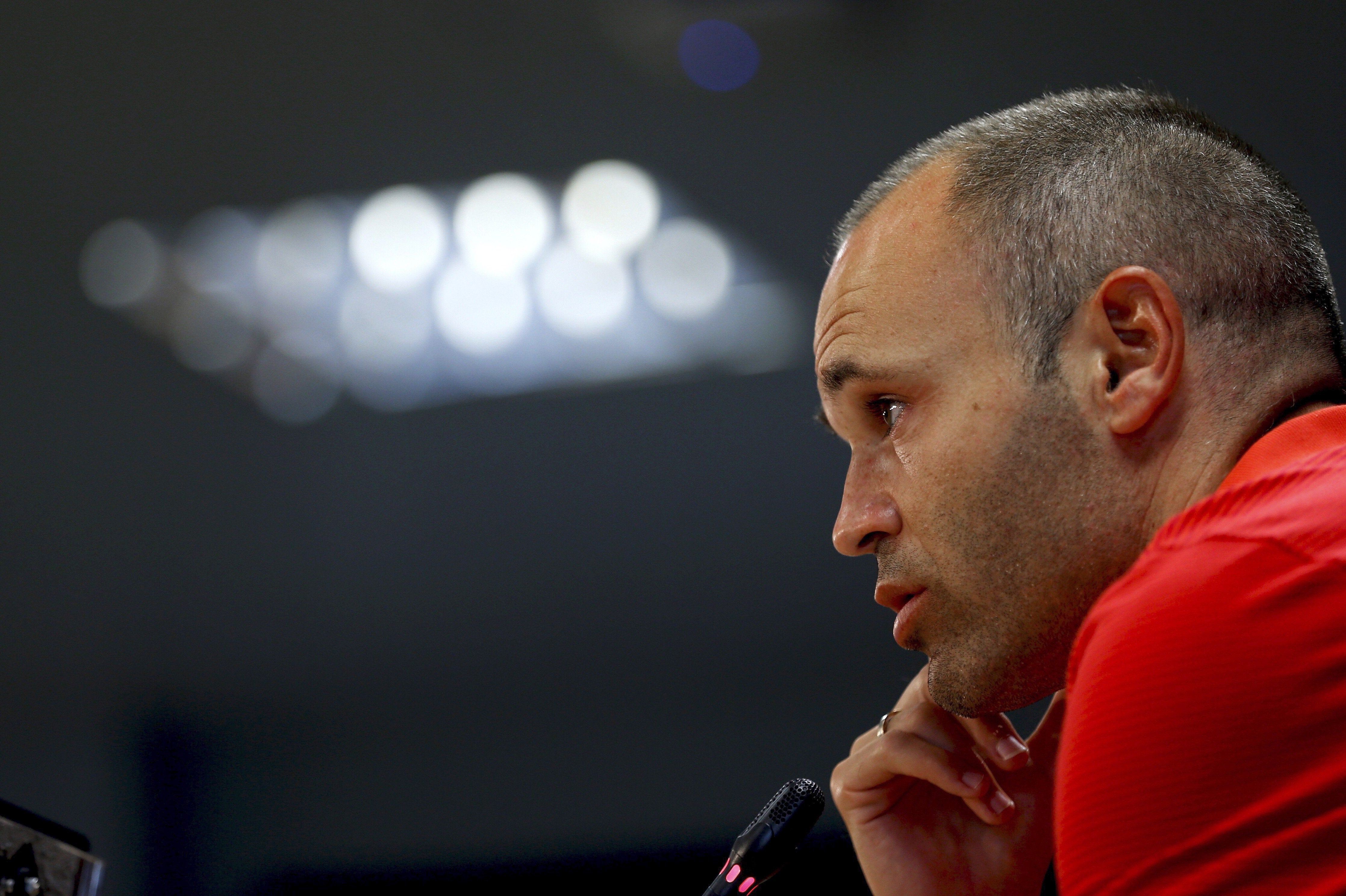 Iniesta: "Ojalá Luis Enrique tenga fuerza y motivación para seguir" Iniesta: "Ojalá Luis Enrique tenga fuerza y motivación para seguir"