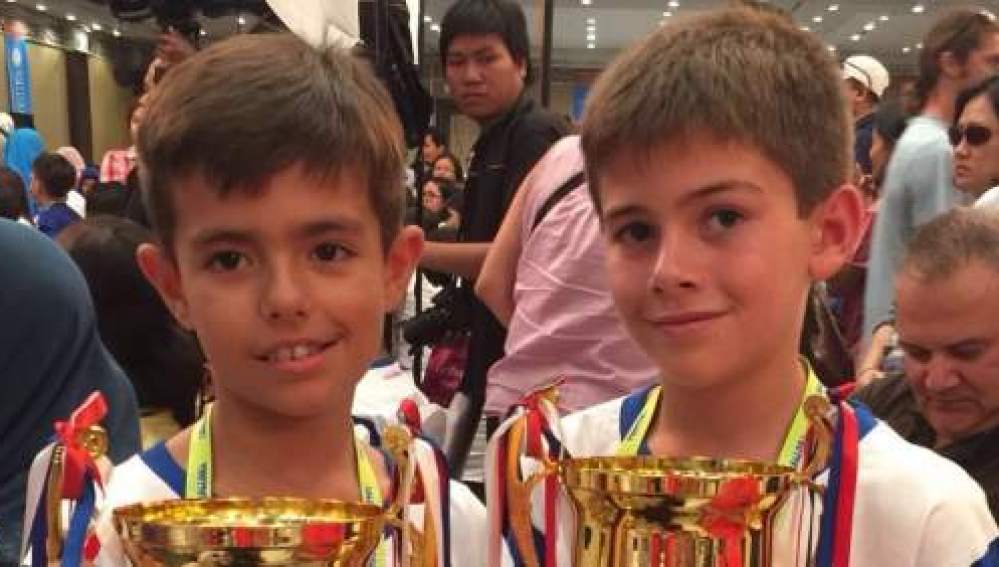 Miguel del Aguila Hernández y Oscar Mira Escrig, campeones del mundo de cálculo con ábaco