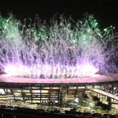Fuegos artificiales para cerrar la ceremonia de inauguración en Maracaná