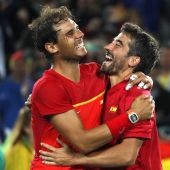 Rafa Nadal y Marc López celebran la medalla de oro