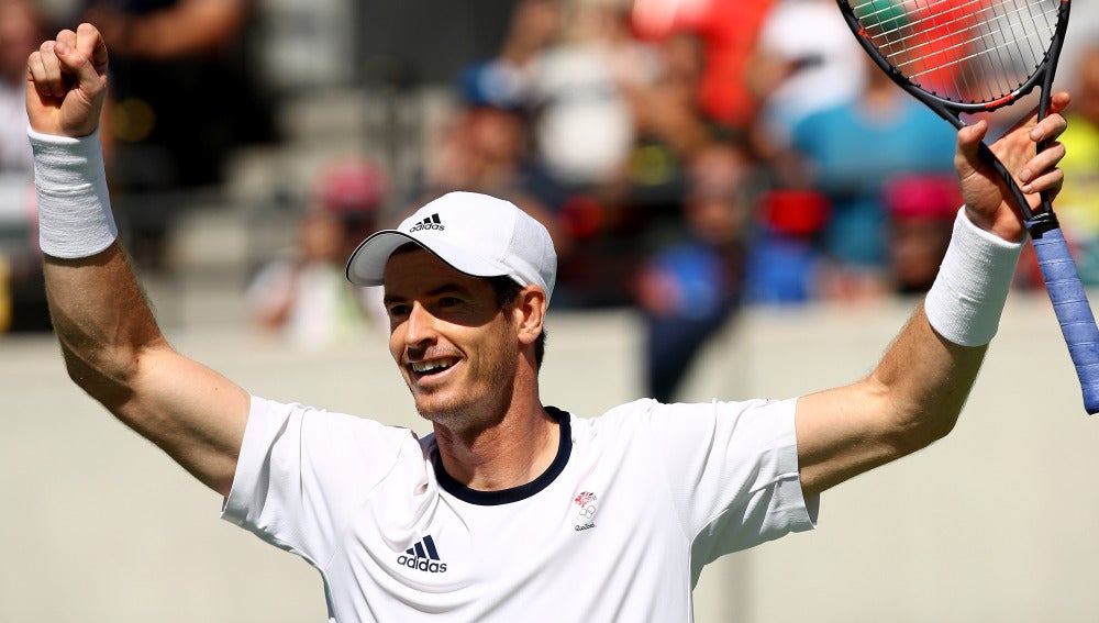 El tenista escocés Andy Murray celebra la victoria