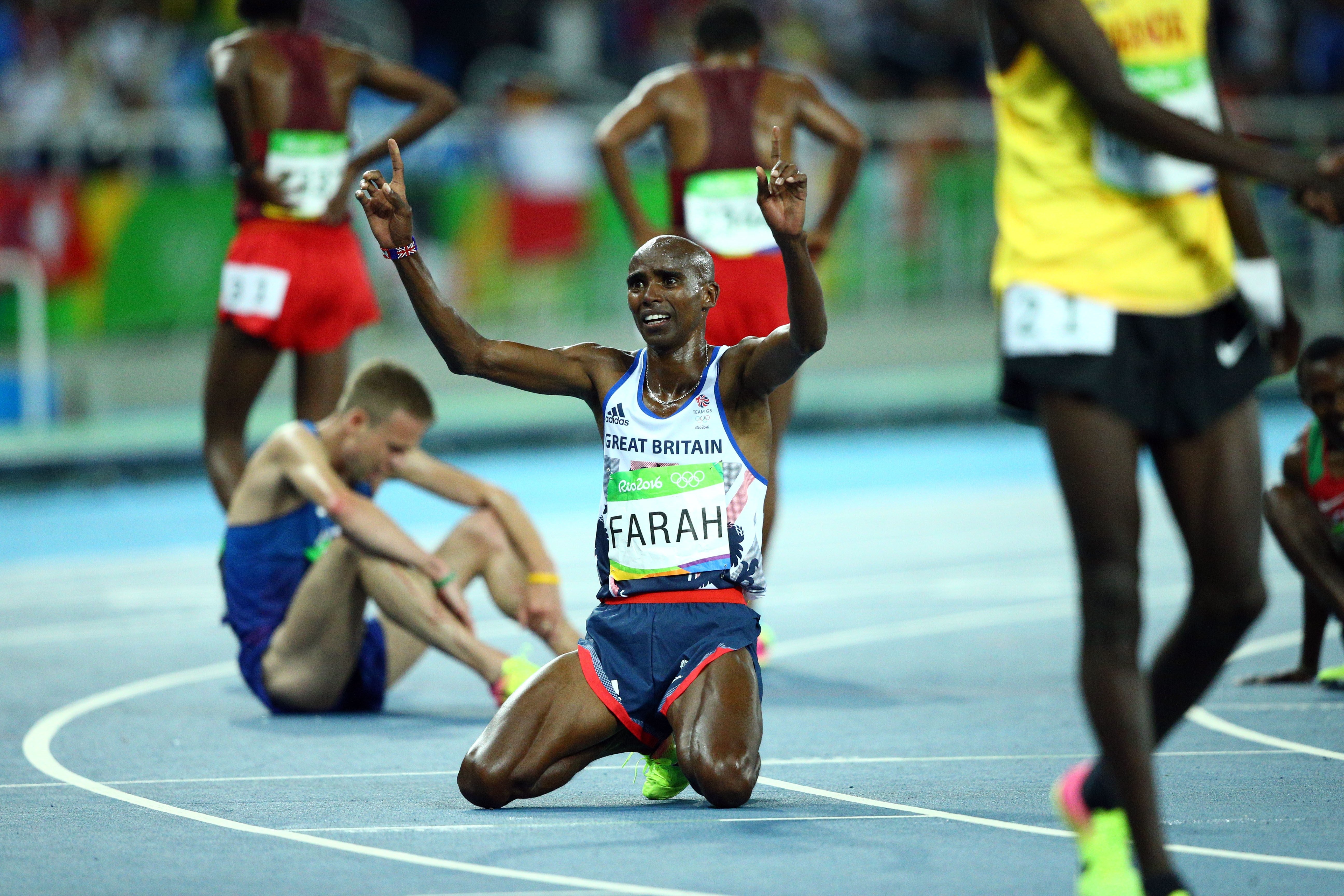 Mo Farah triunfa en los 10.000 y Thompson deja sin el tercer oro en los 100m a Fraser Pryce Mo Farah triunfa en los 10.000 y Thompson deja sin el tercer oro en los 100m a Fraser Pryce