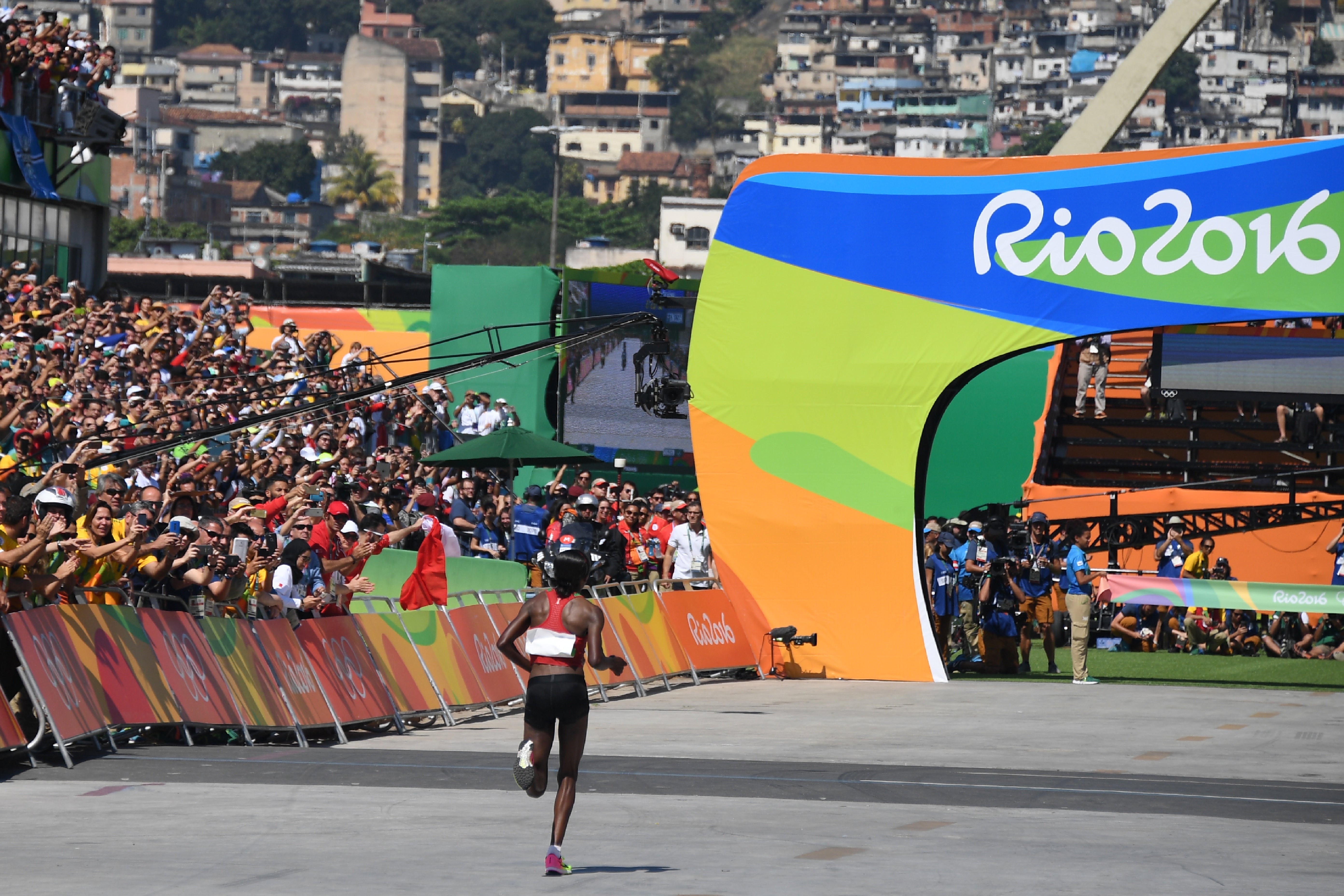 Azucena Díaz, única española que acaba el maratón olímpico en Río Azucena Díaz, única española que acaba el maratón olímpico en Río