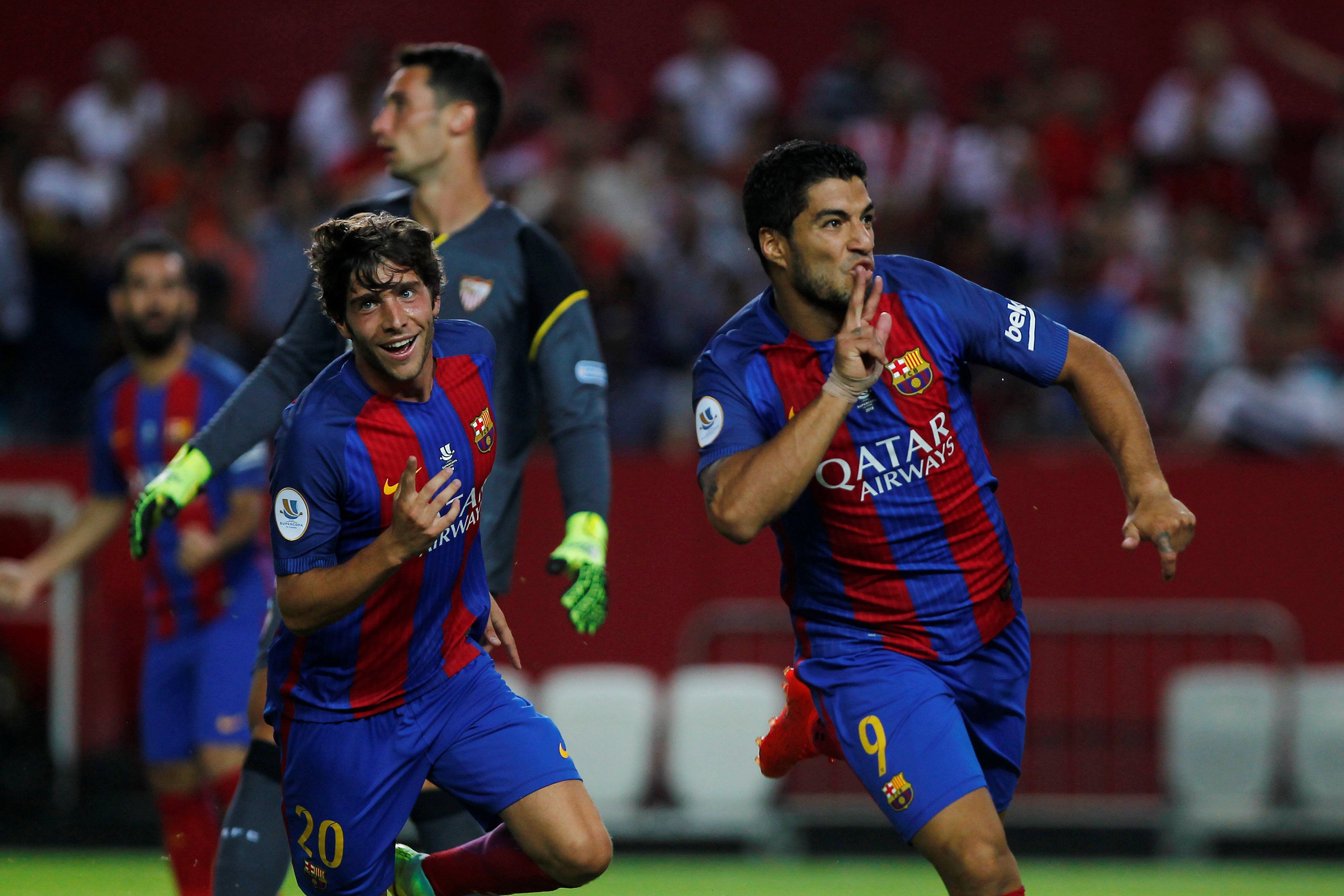 Sevilla 0 - 2 Barcelona. El Barcelona vence en la ida de la Supercopa de España Sevilla 0 - 2 Barcelona. El Barcelona vence en la ida de la Supercopa de España
