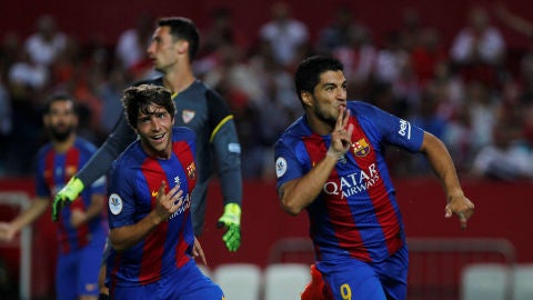 Luis Su&aacute;rez celebra su tanto ante el Sevilla