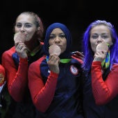 El equipo estadounidense femenino de sable