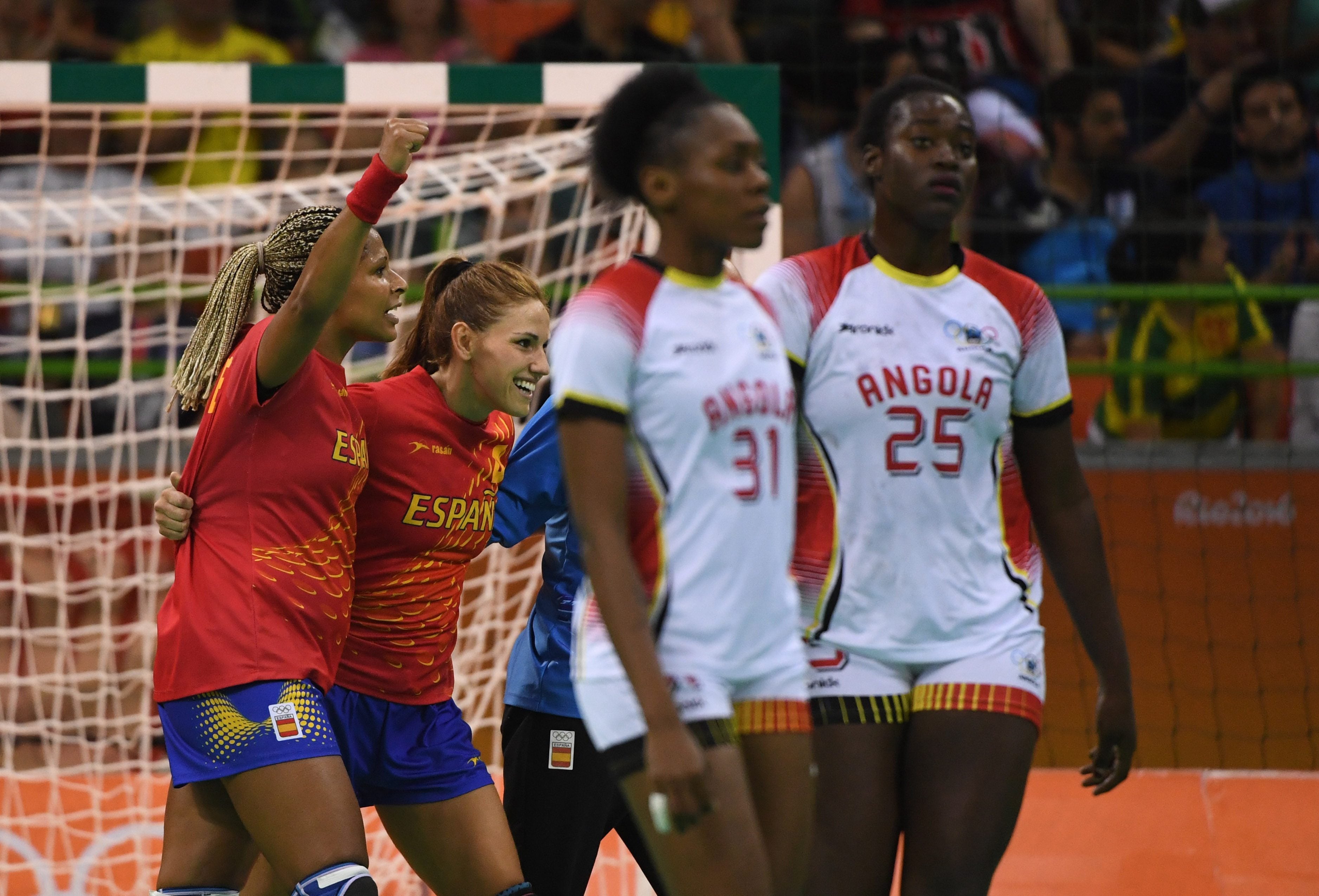 Las 'guerreras' de balonmano sufren ante Angola pero estarán en cuartos contra Francia Las 'guerreras' de balonmano sufren ante Angola pero estarán en cuartos contra Francia