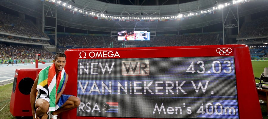 Van Niekerk, nuevo récord del mundo de los 400 Van Niekerk, nuevo récord del mundo de los 400