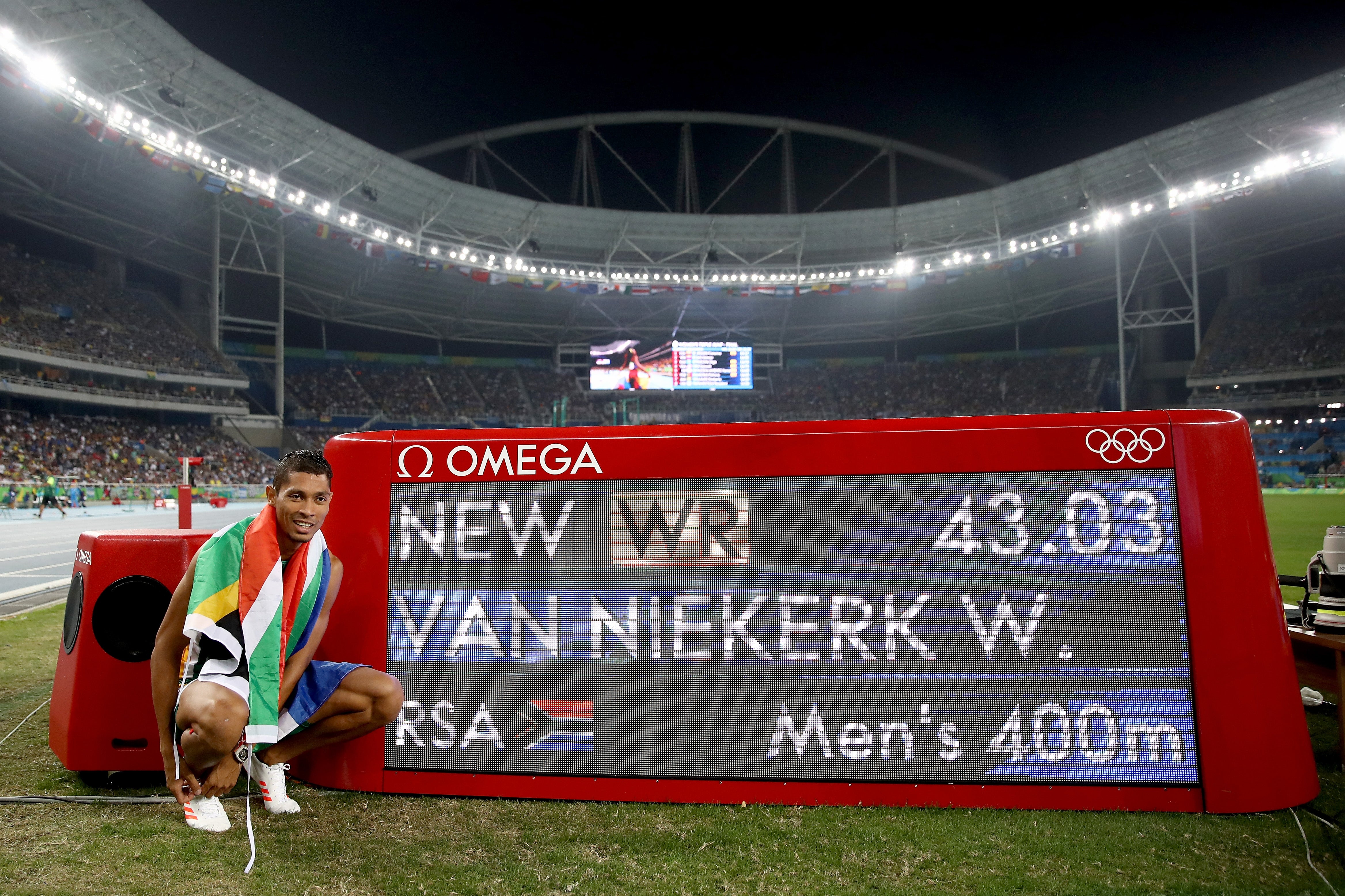 Van Niekerk pulveriza el récord de Michael Johnson en los 400 Van Niekerk pulveriza el récord de Michael Johnson en los 400