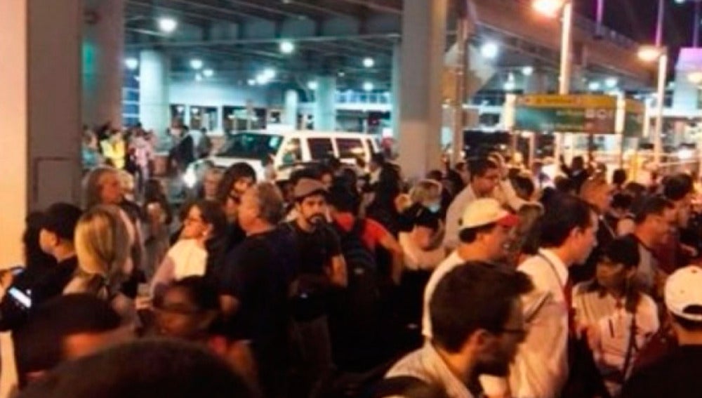 La terminal 8 del aeropuerto JFK es evacuada