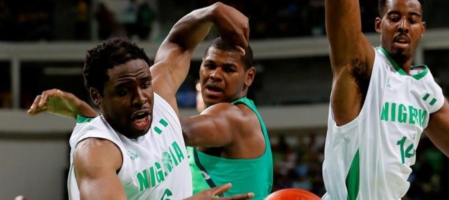 Imagen del partido de baloncesto entre Brasil y Nigeria Imagen del partido de baloncesto entre Brasil y Nigeria