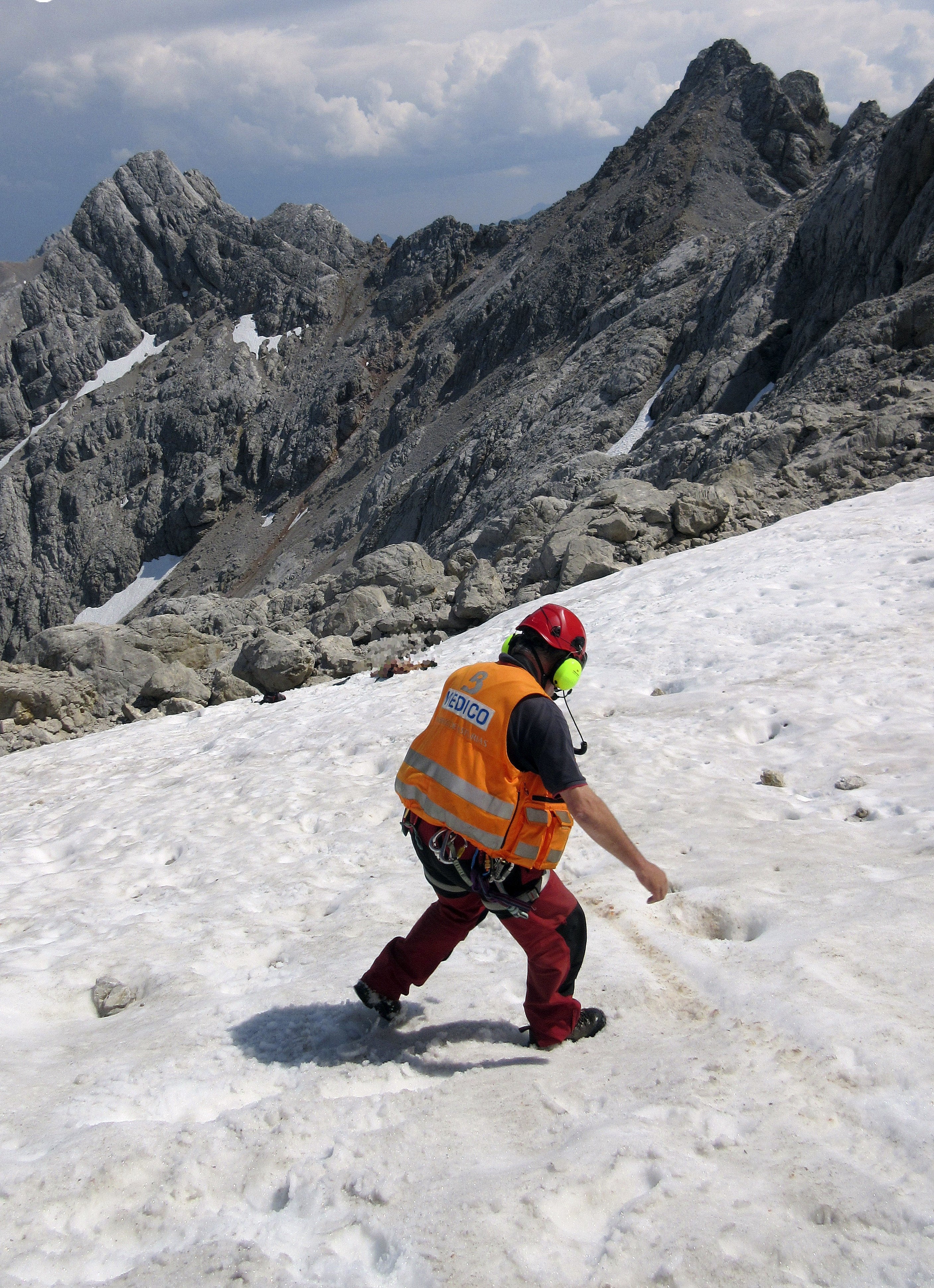 Se reanuda el rescate de los cuerpos de los tres montañeros fallecidos en los Picos de Europa Se reanuda el rescate de los cuerpos de los tres montañeros fallecidos en los Picos de Europa
