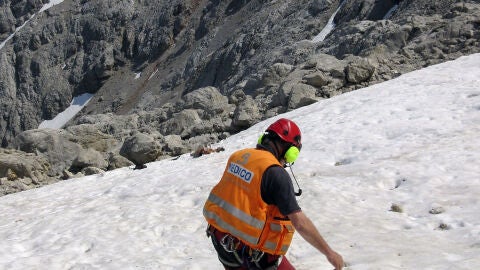 Rescate del cuerpo de un monta&ntilde;ero fallecido en los Picos de Europa
