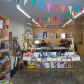 Las librerías se reinventan y la venta de libros aumenta.