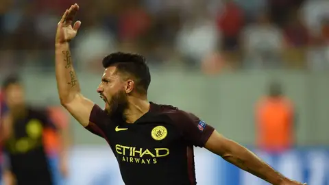 Agüero celebra su tanto al Steaua Agüero celebra su tanto al Steaua