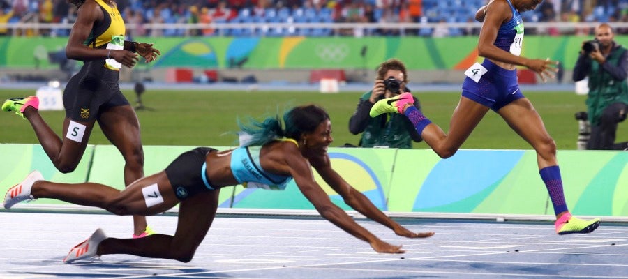 Shaunae Miller se lanza en plancha para ganar el oro en los 400 Shaunae Miller se lanza en plancha para ganar el oro en los 400