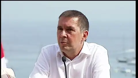 Frame 12.68556 de: Otegi: "Los ciudadanos han decidido que sea candidato y eso va a ser hasta el final" Frame 12.68556 de: Otegi: "Los ciudadanos han decidido que sea candidato y eso va a ser hasta el final"