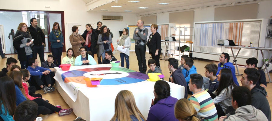 Los jóvenes mayores de 16 años podrán continuar con sus estudios Los jóvenes mayores de 16 años podrán continuar con sus estudios