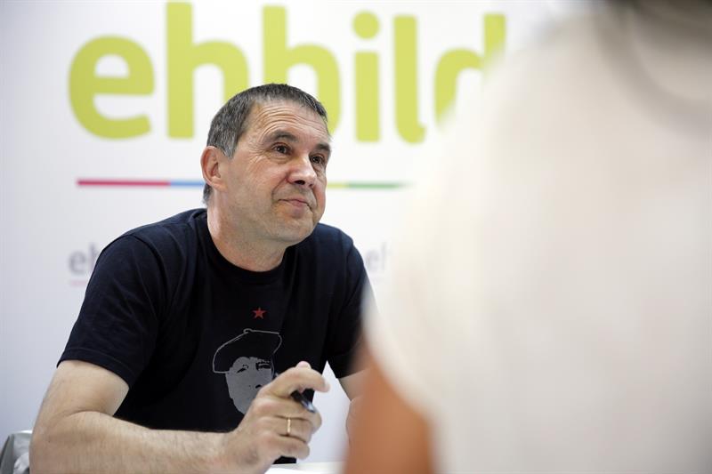 Otegi insta a PNV y Podemos a "un acuerdo de país" para lograr la soberanía Otegi insta a PNV y Podemos a "un acuerdo de país" para lograr la soberanía