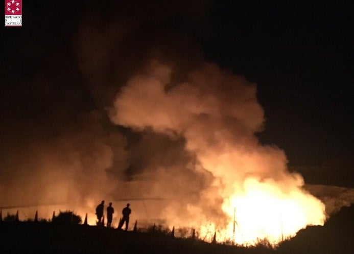 Los bomberos dan por controlado el incendio en Cervera Los bomberos dan por controlado el incendio en Cervera