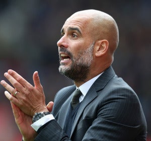 Guardiola anima a sus jugadores durante un partido del City Guardiola anima a sus jugadores durante un partido del City