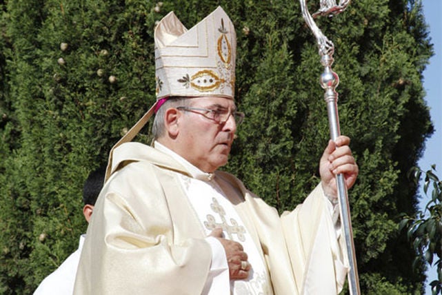 El Obispado de Segorbe-Castellón estudia si imponer medidas disciplinarias al párraco que bendijo la unión de dos mujeres en una iglesia de Onda El Obispado de Segorbe-Castellón estudia si imponer medidas disciplinarias al párraco que bendijo la unión de dos mujeres en una iglesia de Onda