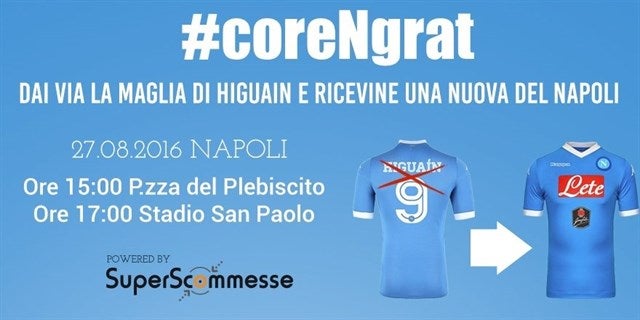 Una casa de apuestas cambia la camiseta de Higuaín por una nueva del Nápoles Una casa de apuestas cambia la camiseta de Higuaín por una nueva del Nápoles