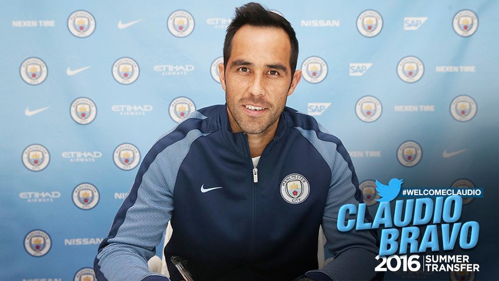 Claudio Bravo, nuevo jugador del Manchester City Claudio Bravo, nuevo jugador del Manchester City