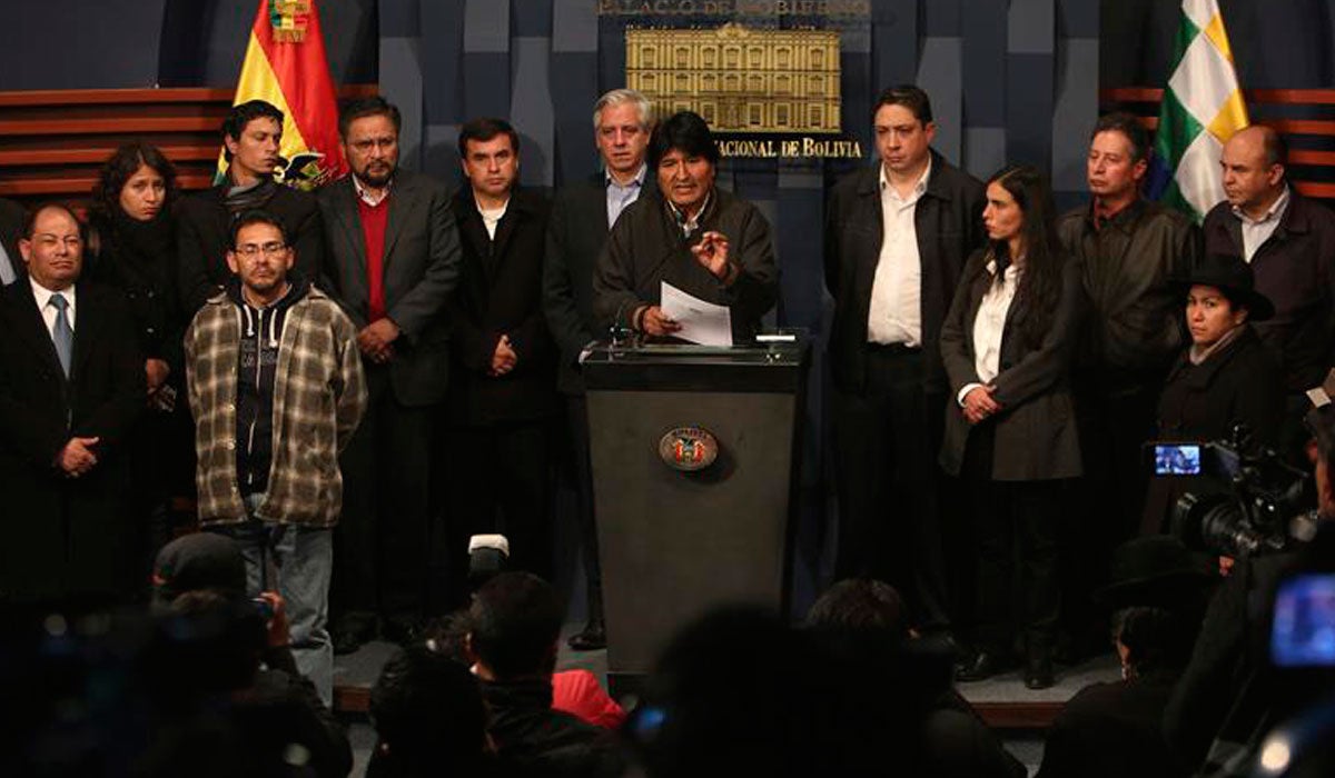 Rescatan el cadáver del viceministro boliviano asesinado por mineros Rescatan el cadáver del viceministro boliviano asesinado por mineros