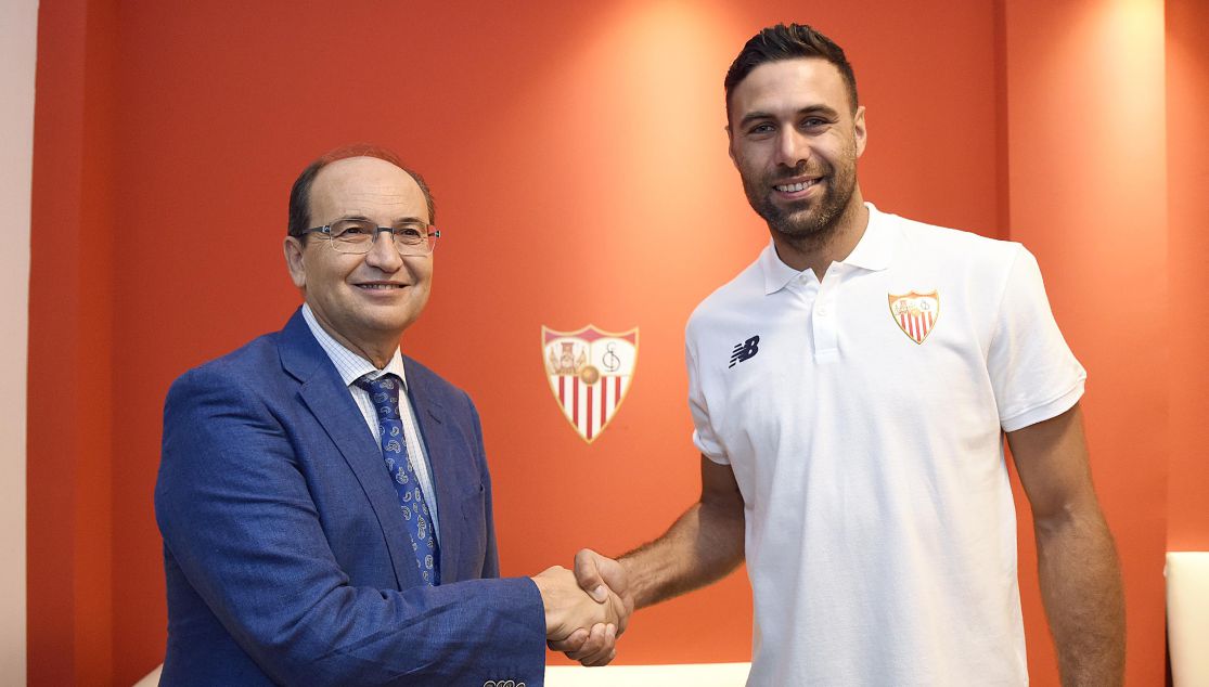 El Sevilla se hace con la cesión del portero Salvatore Sirigu El Sevilla se hace con la cesión del portero Salvatore Sirigu